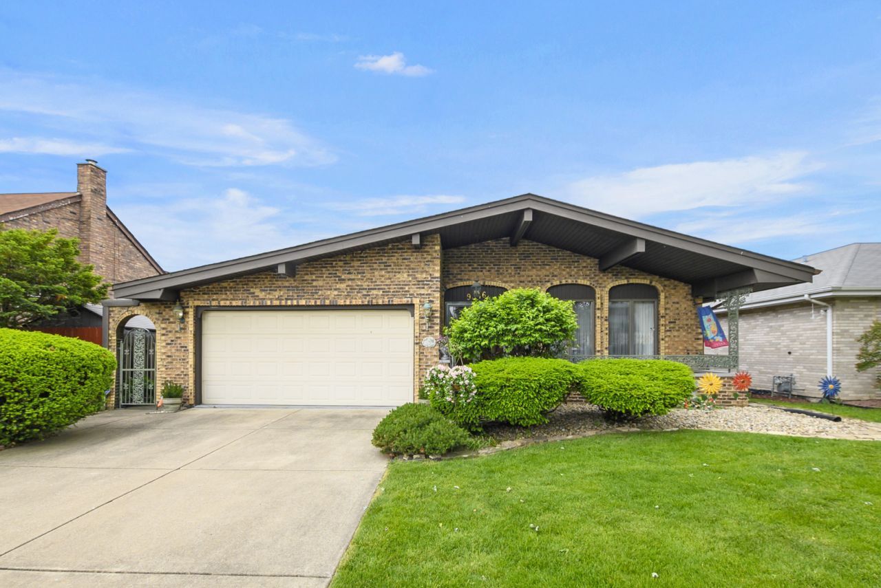 9346 S 55th Avenue, Oak Lawn, IL 60453