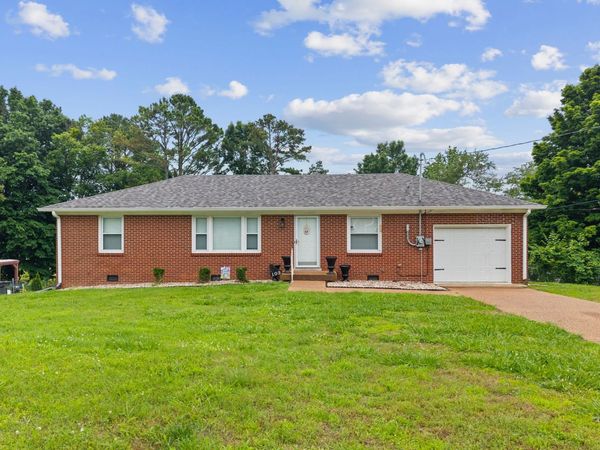 103 Oak Dr, Columbia, TN 38401