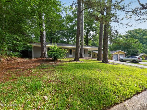 1734 Wood Glen, Jackson, MS 39204