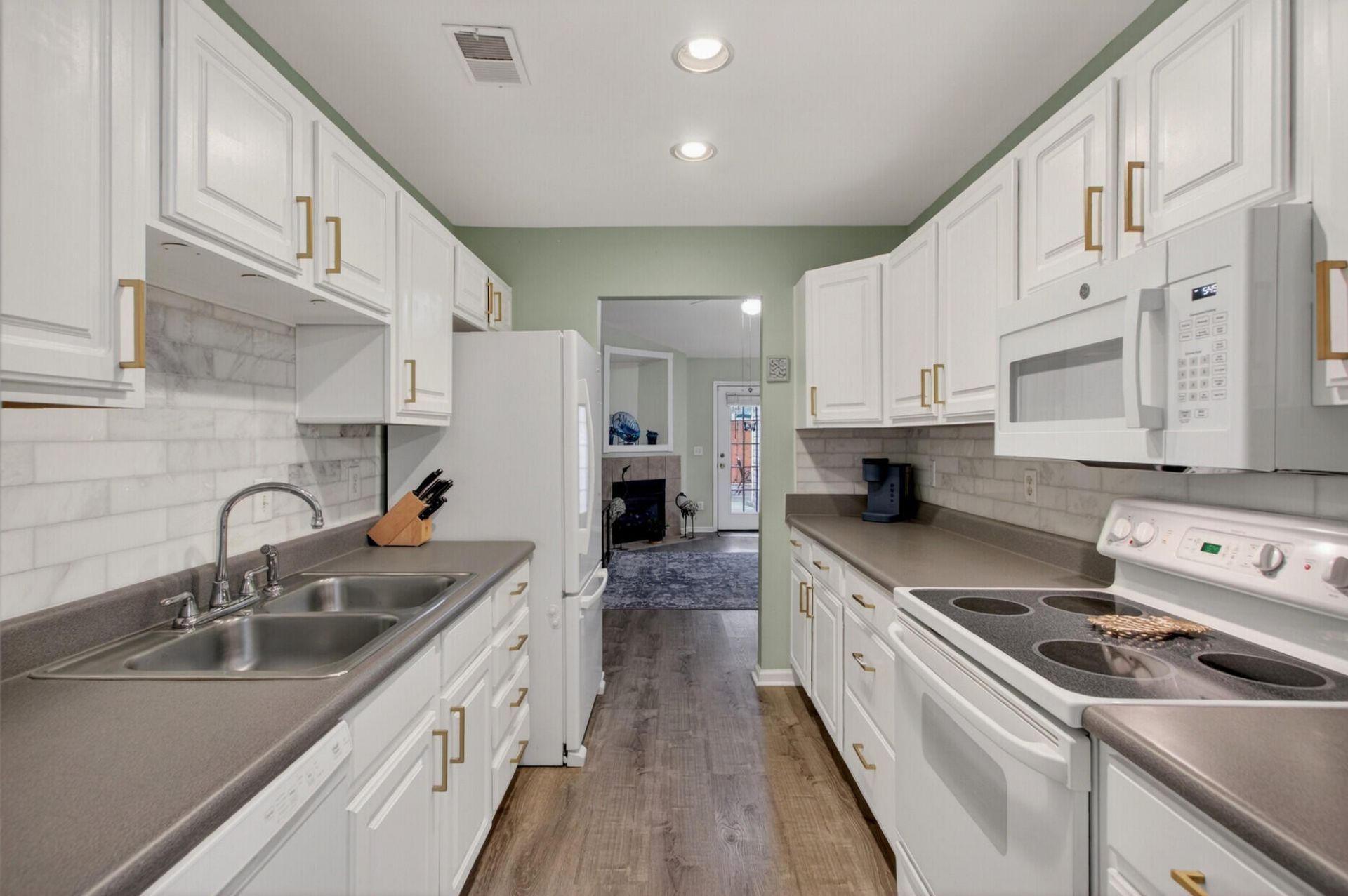 1407 Amanda Park Lane Photo 7