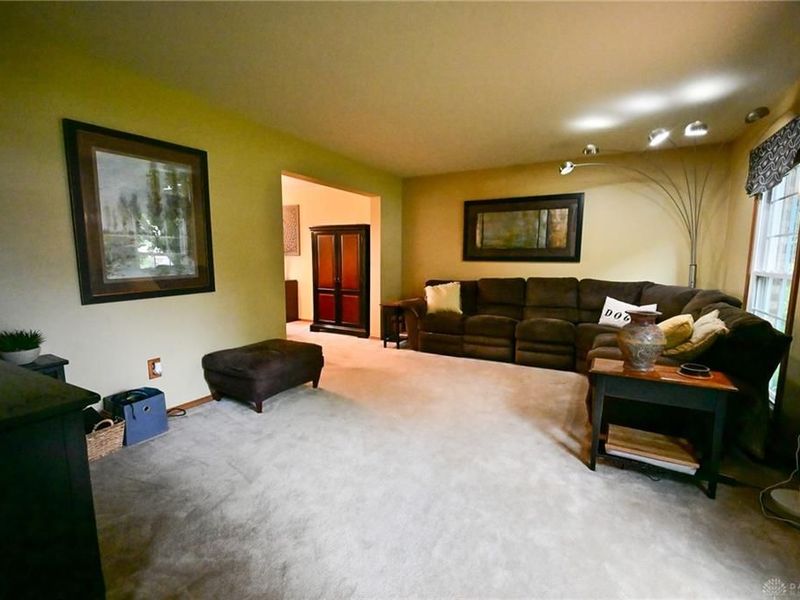 2424 Rockingham Drive, Troy, OH 45373 Photo 9