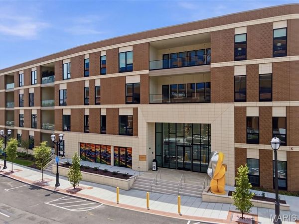 8250 Forsyth Boulevard , Unit 302, Clayton, MO 63105