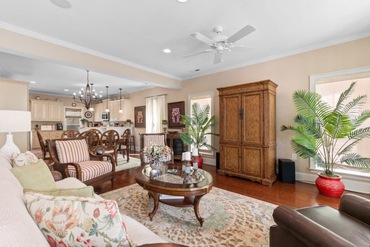 1605 N Dogwood Dr.  Photo 13