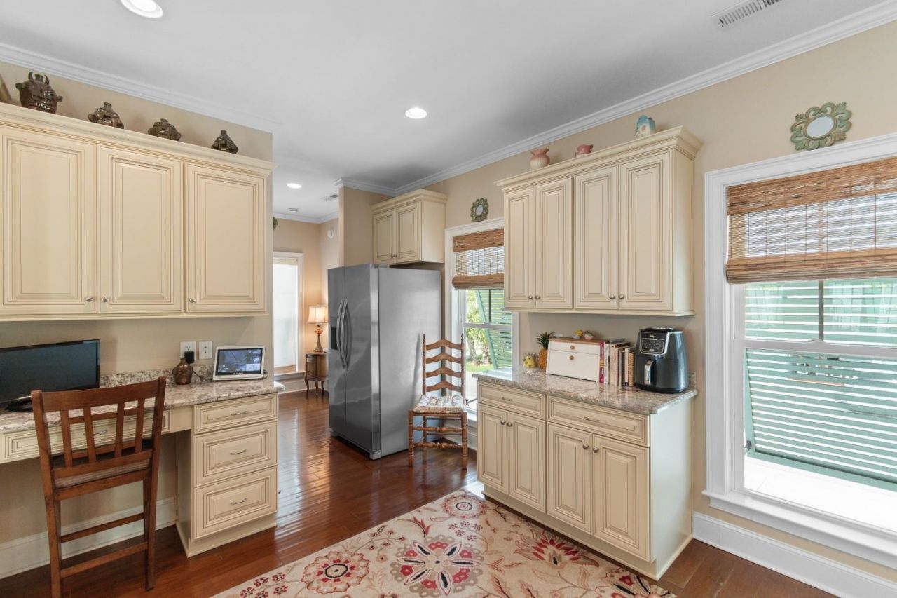 1605 N Dogwood Dr.  Photo 9