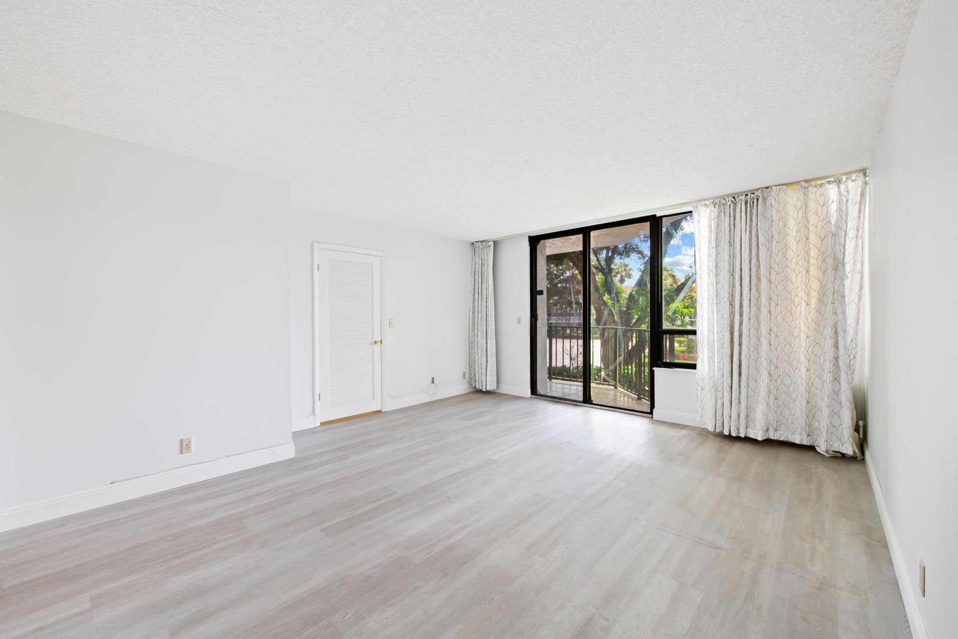 799 Jeffery Street, Unit 201, Boca Raton, FL 33487 Photo