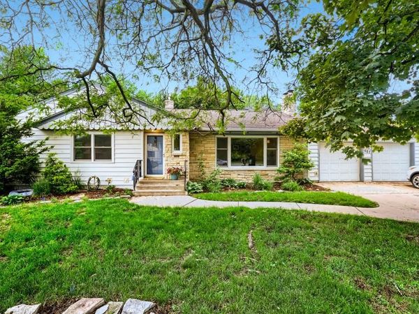 987 Chippewa Avenue, Mendota Heights, MN 55118