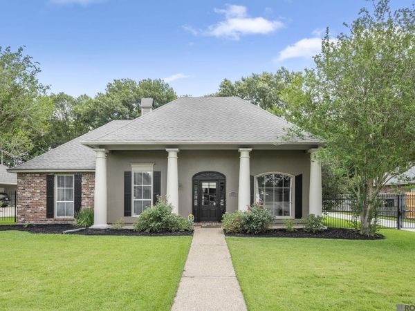 13111 Quail Meadow Dr, Saint George, LA 70817