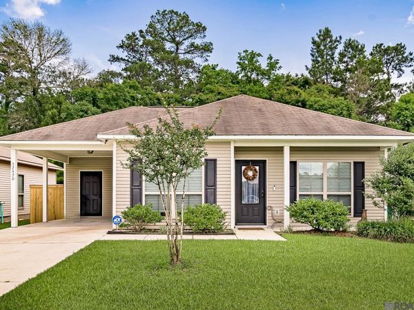 32420 Creek Pointe Dr, Denham Springs, LA 70726