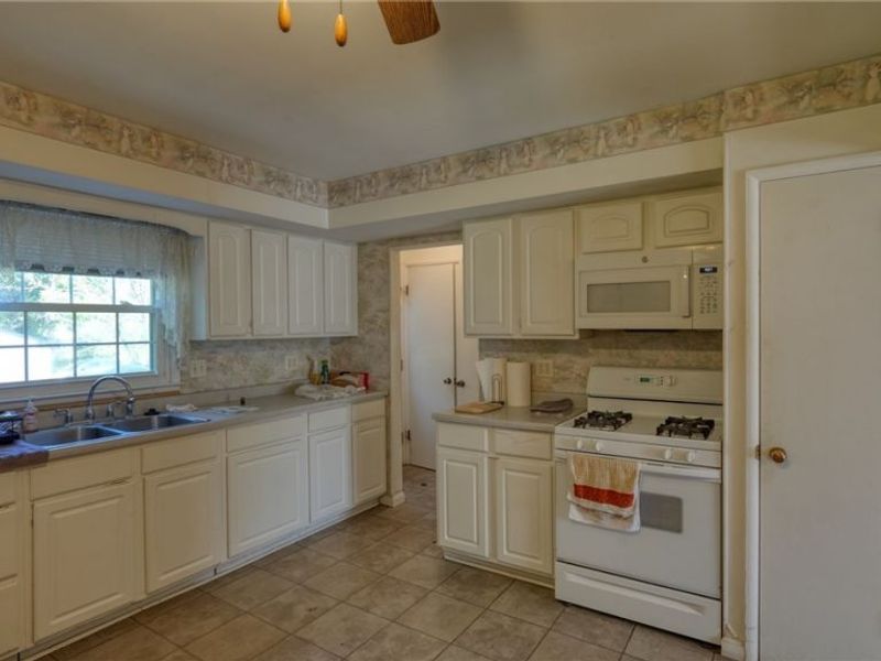 63075 Ridgewood Drive , Cambridge, OH 43725 Photo 9