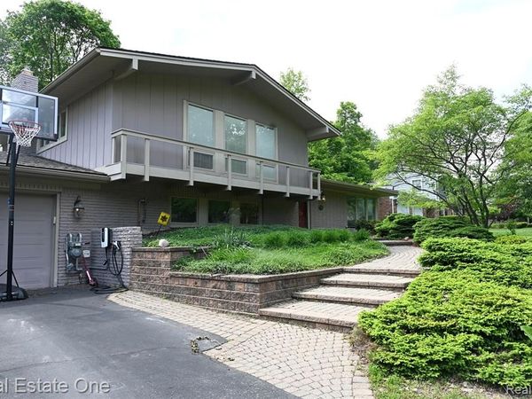 5382 Van Ness Drive , Bloomfield Hills, MI 48302