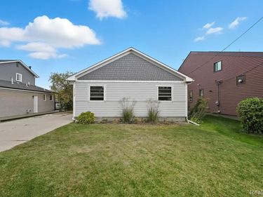 37752 Huron Pointe Drive, Harrison Twp, MI 48045