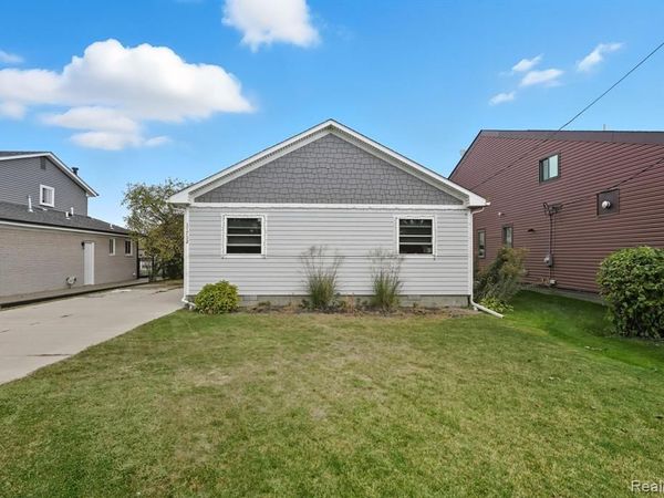 37752 Huron Pointe Drive, Harrison Twp, MI 48045