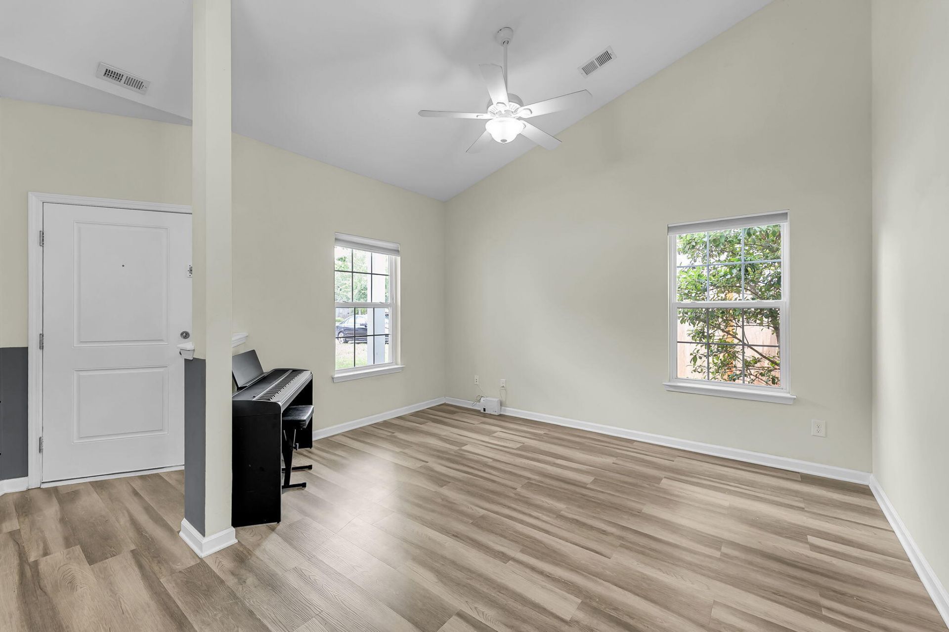 3253 Dunwick Drive Photo 4
