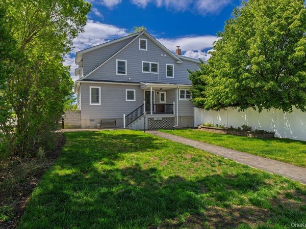 400 Roosevelt Avenue, Freeport, NY 11520