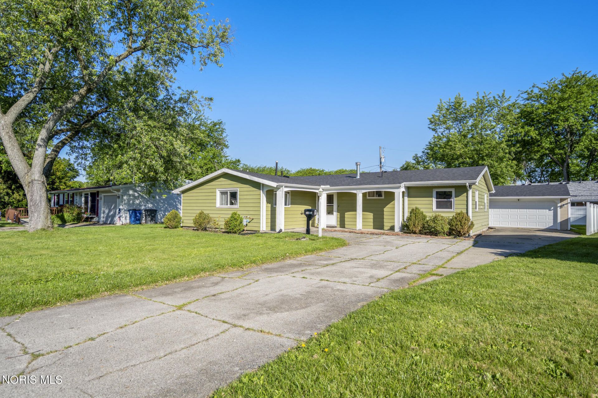 26933 Whiteside Drive, Perrysburg, OH 43551 Main Photo