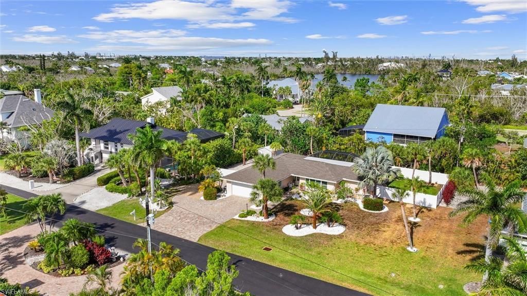 9428 Moonlight Dr, Sanibel, FL 33957 Photo