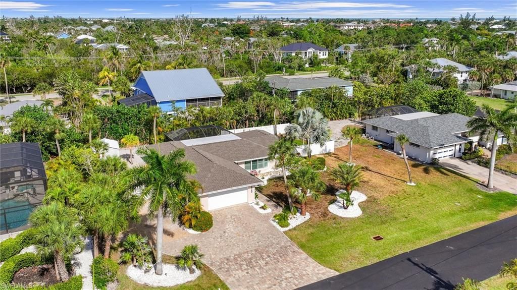 9428 Moonlight Dr, Sanibel, FL 33957 Photo