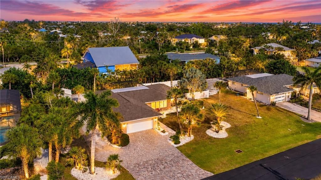 9428 Moonlight Dr, Sanibel, FL 33957 Photo