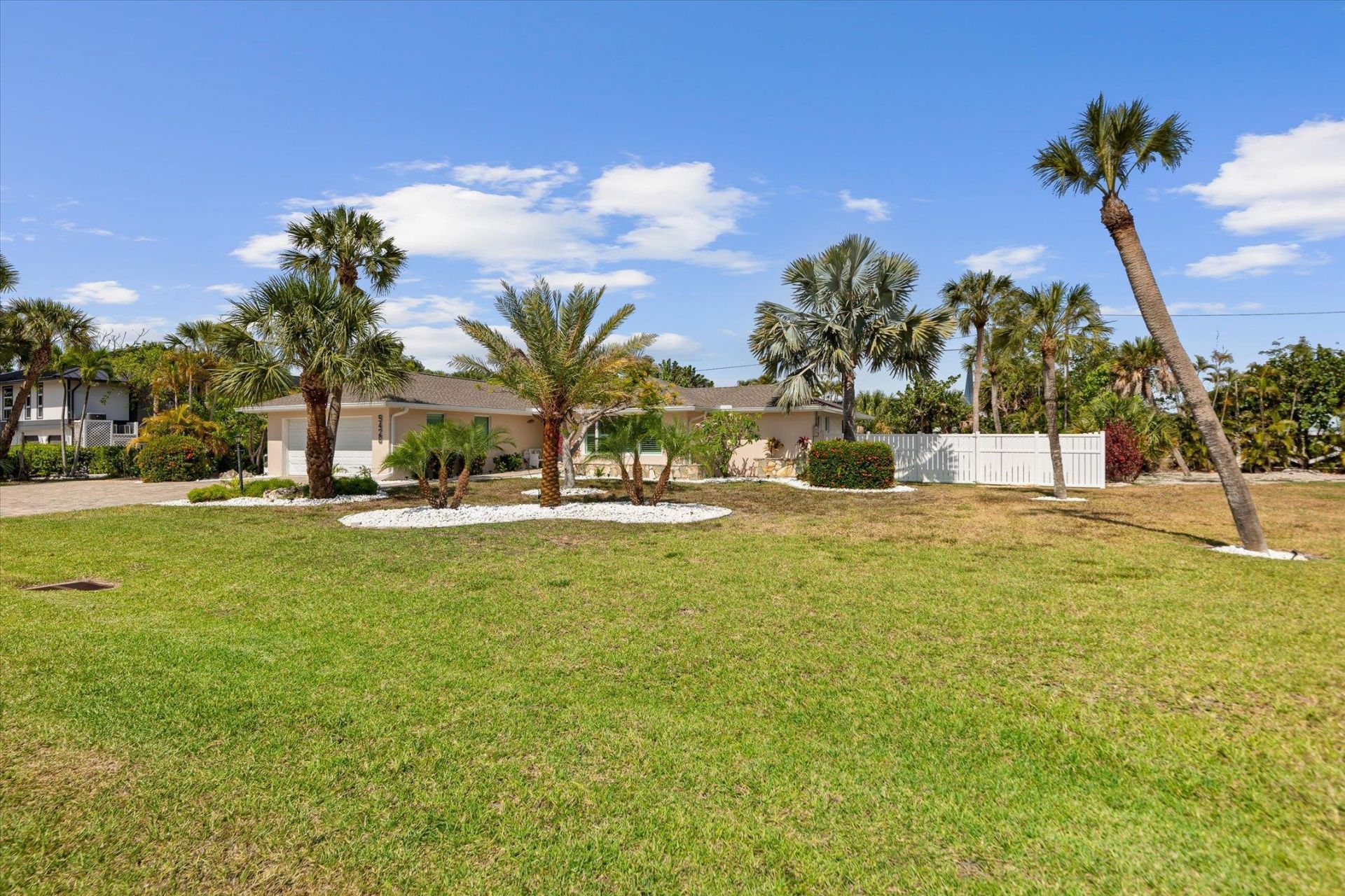 9428 Moonlight Dr, Sanibel, FL 33957 Photo