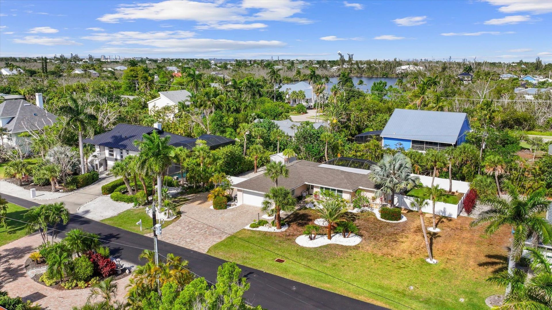 9428 Moonlight Dr, Sanibel, FL 33957 Photo