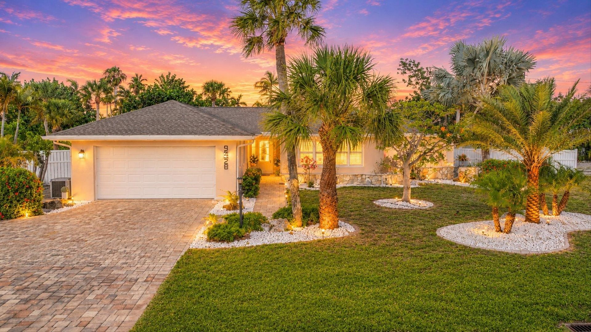 9428 Moonlight Dr, Sanibel, FL 33957 Photo