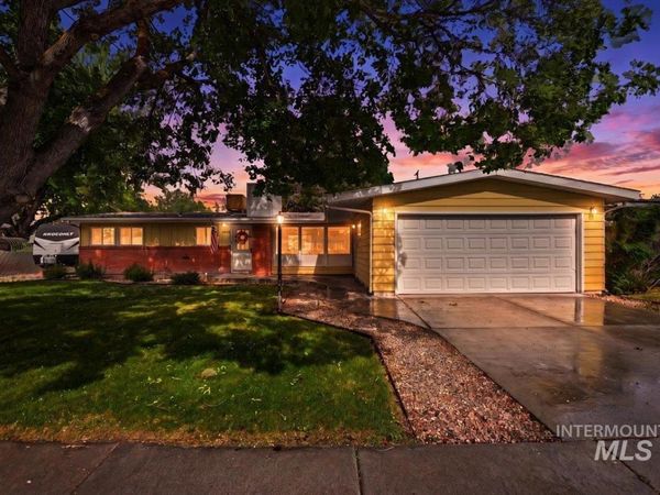 1130 N 8th E, Mountain Home, ID 83647