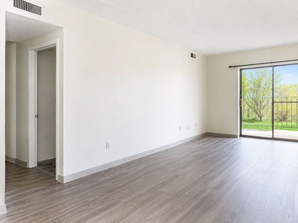 476 Riverside Dr, Unit 204, Lawrence, MA 01841
