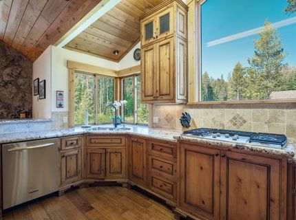 16225 Pine Court, Truckee, CA 96161 Photo