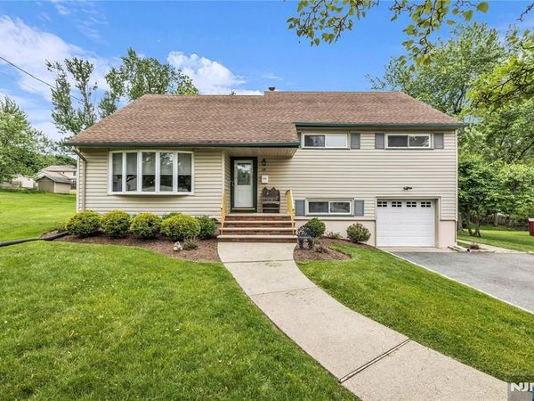 23 Ridge Court, CEDAR GROVE, NJ 07009