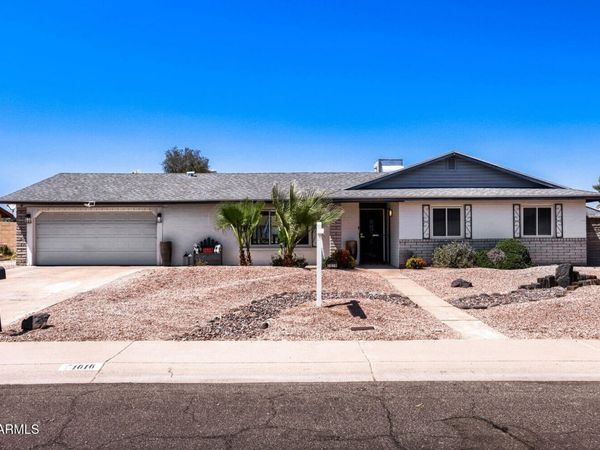 1616 W SACK Drive, Phoenix, AZ 85027