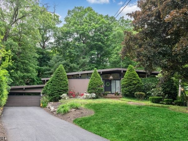 11 Kingsley Rd, Ringwood, NJ 07456