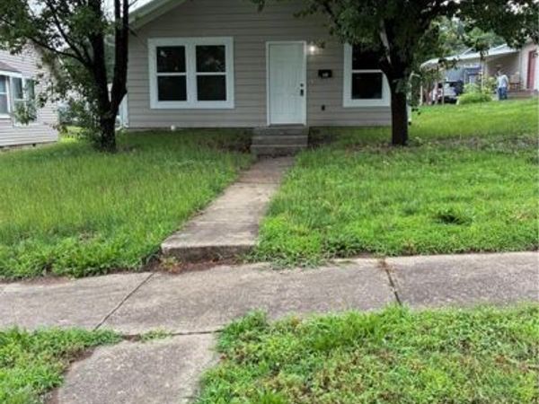 325 W Market Street, Warrensburg, MO 64093