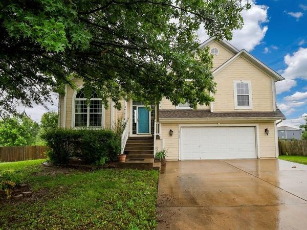 10104 E 219th Terrace, Peculiar, MO 64078