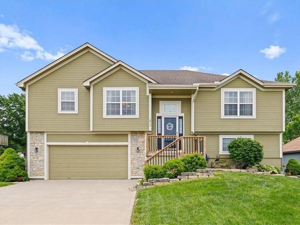 1813 N 156th Street, Basehor, KS 66007