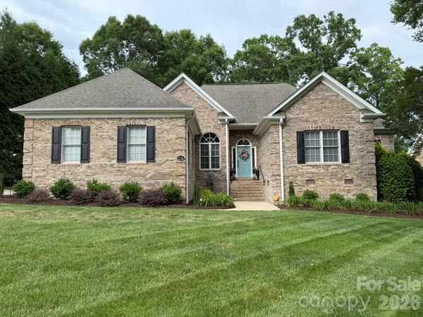 914 Players Ridge Road, Hickory, NC 28601