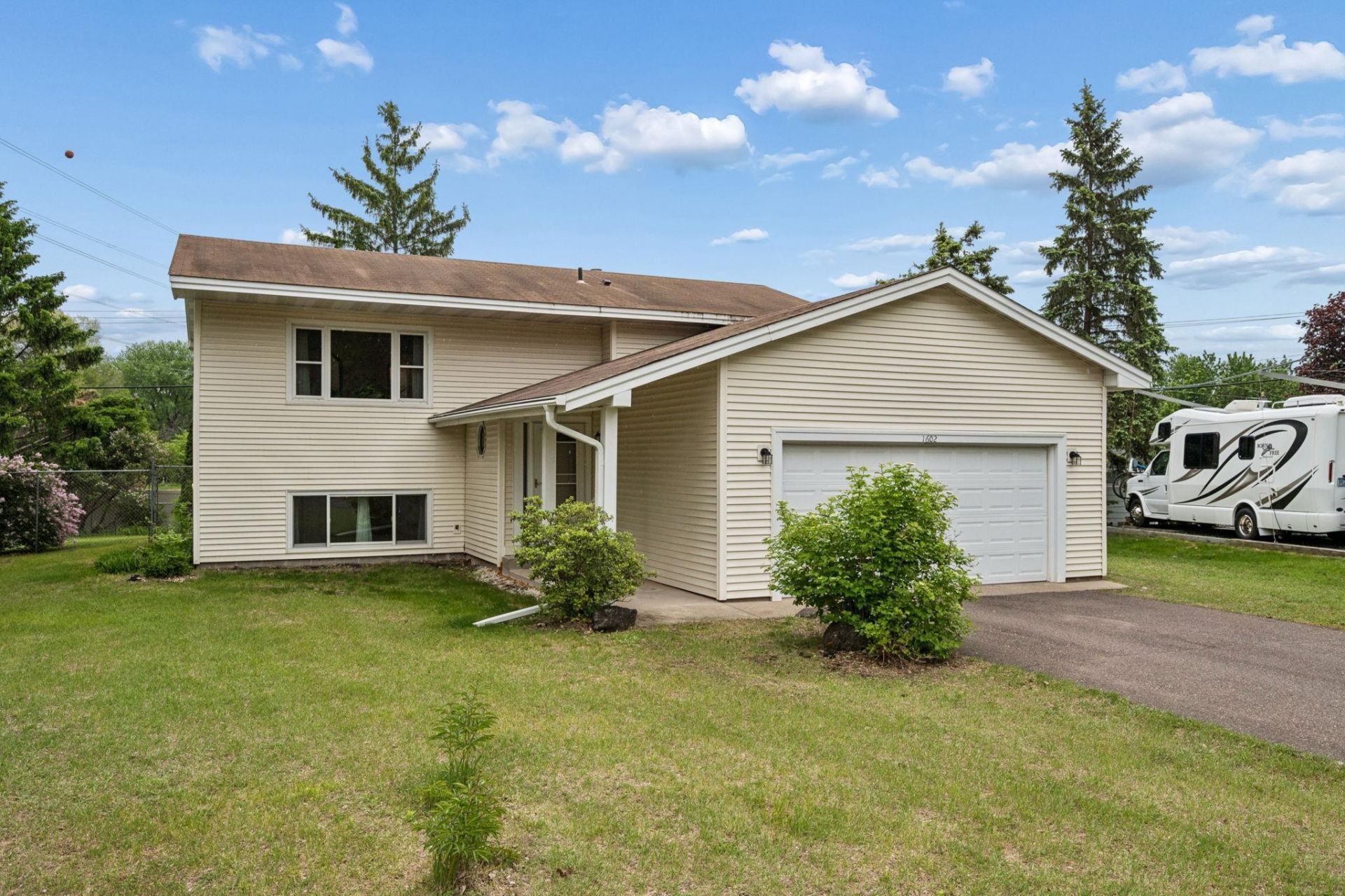 1602 Daisy Court , New Brighton, MN 55112