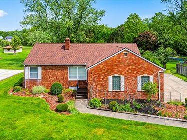 725 Chestnut Road, Seven Hills, OH 44131