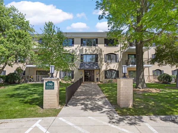 190 Cottage Grove Avenue SE, Unit 302, Cedar Rapids, IA 52403
