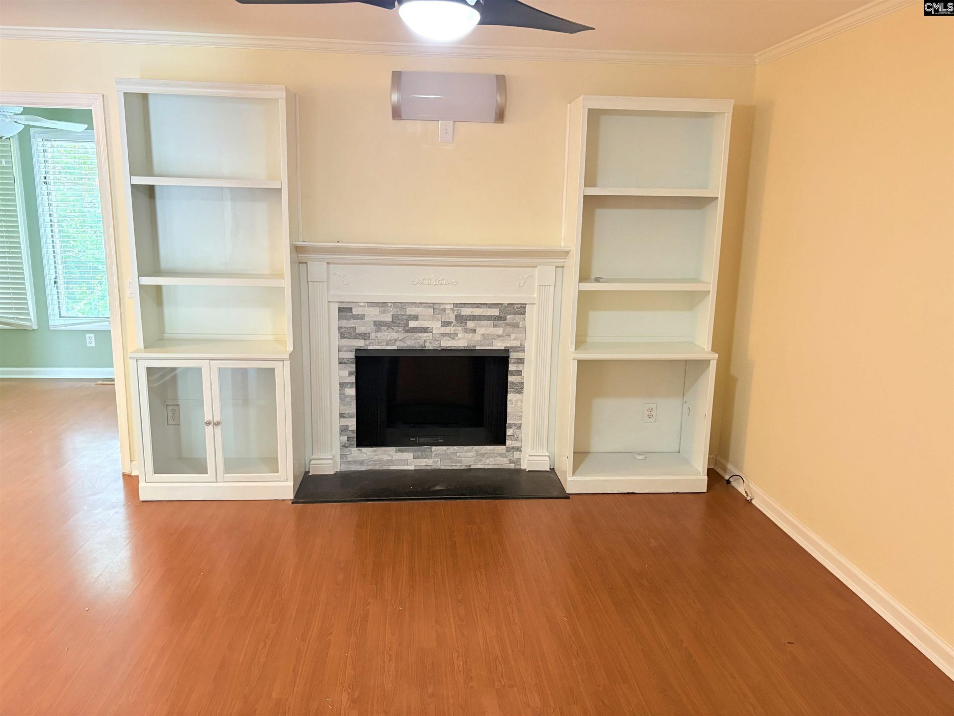 125 N Lake Pointe Drive  Photo 5