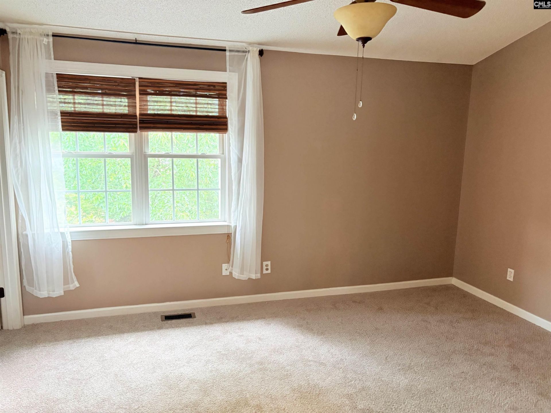 125 N Lake Pointe Drive  Photo 7