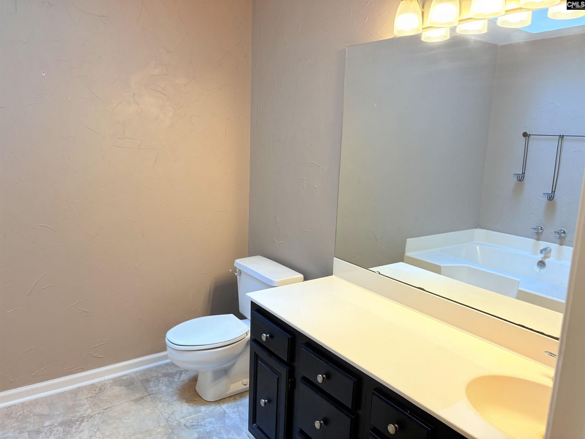 125 N Lake Pointe Drive  Photo 9