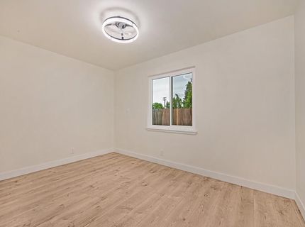 8894 Sharkey Ave, Elk Grove, CA 95624 Photo