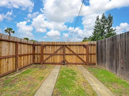 8894 Sharkey Ave, Elk Grove, CA 95624 Photo
