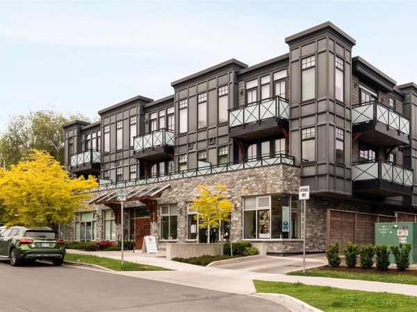 2580 Penrhyn St, Unit #202, Saanich, BC V8N 1G3