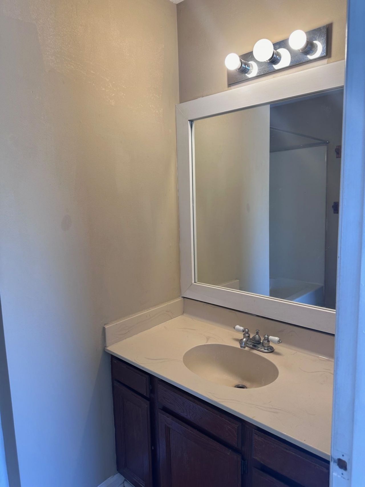 401 Garden Dr.  Photo 4
