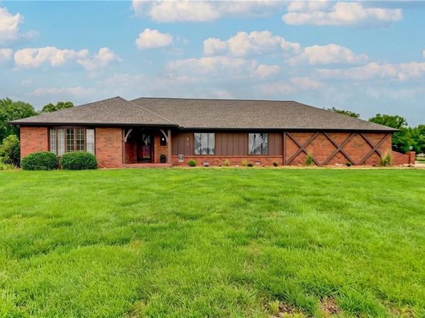 917 Country Club Drive, Butler, MO 64730