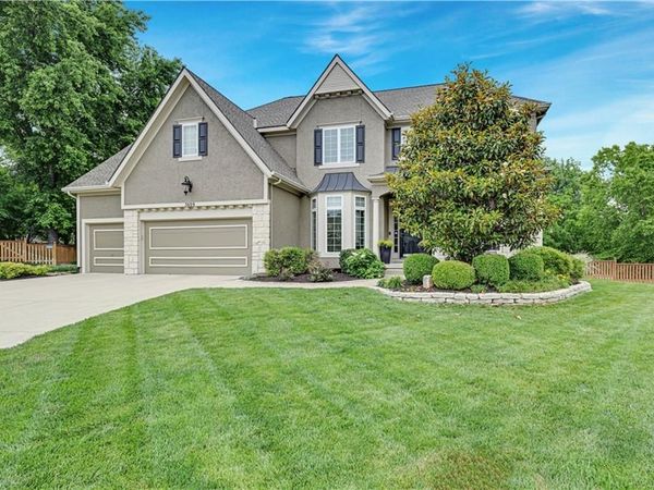 5609 Roundtree Street, Shawnee, KS 66226