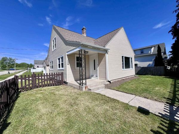 1954 S 9TH STREET, Manitowoc, WI 54220
