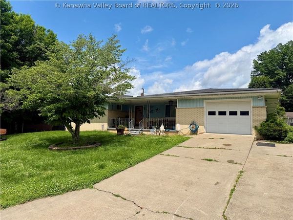 703 McIntosh Avenue, Ravenswood, WV 26164