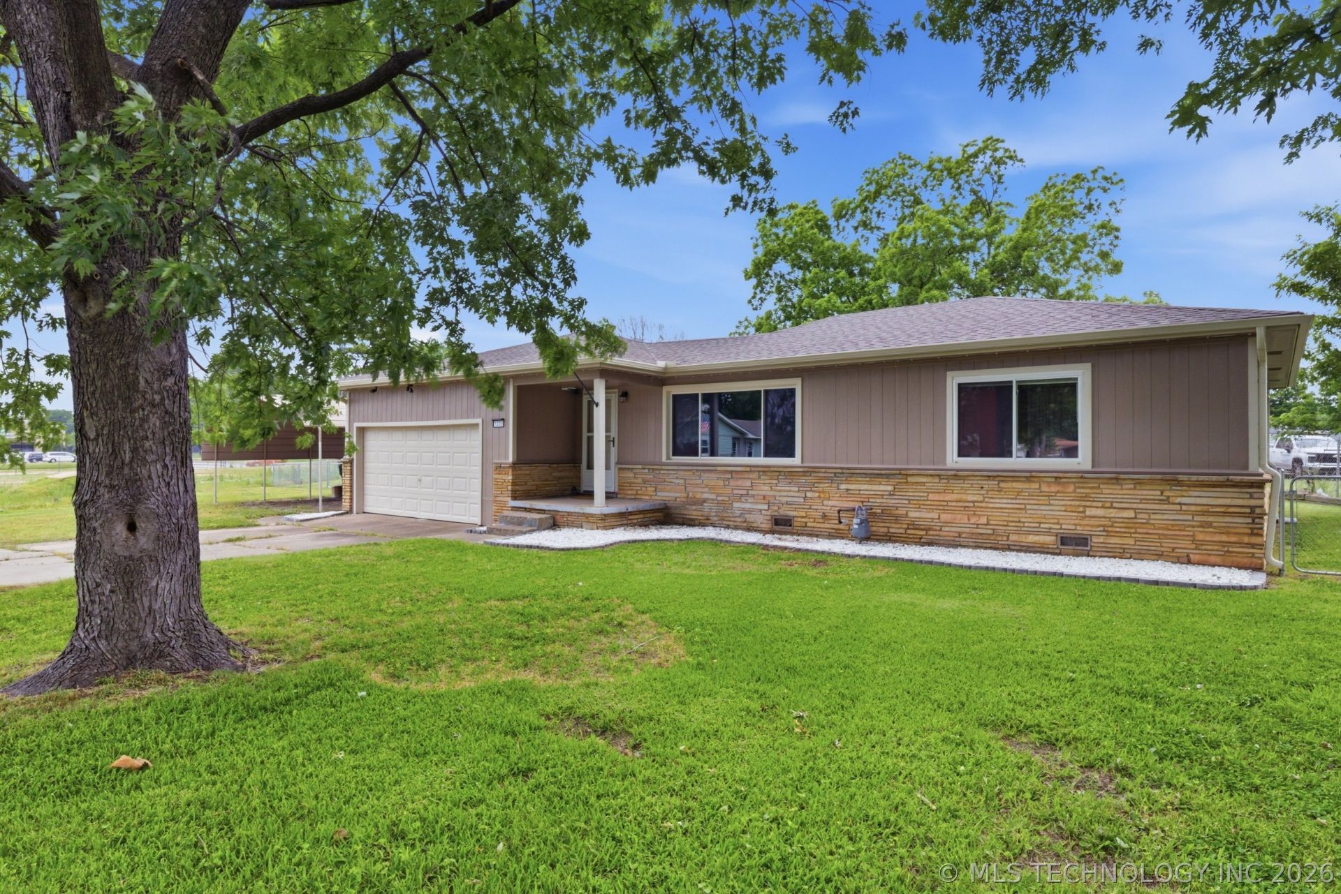 2030 E Angus Drive, Broken Arrow, OK 74014 Main Photo